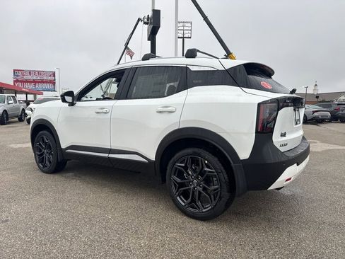 New 2026 Nissan Kicks SR w/ Cold Weather Package image 3