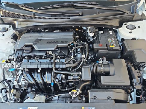 Used 2025 Hyundai Elantra Sport FWD image 13