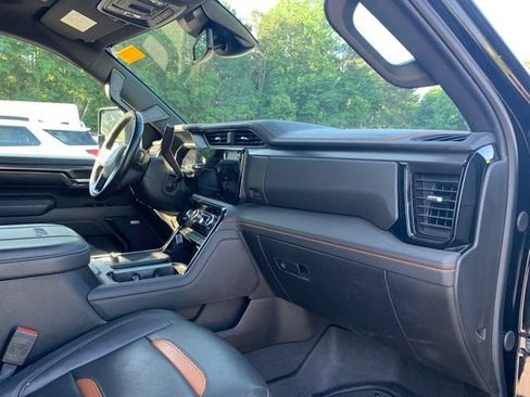 Used 2024 GMC Sierra 3500 AT4 w/ AT4 Preferred Package AWD/4WD image 17