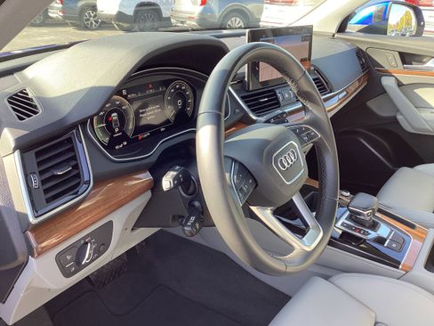 Used 2022 Audi Q5 e Premium Plus w/ Premium Plus Package image 11