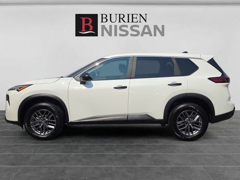 Used 2024 Nissan Rogue S AWD/4WD image 2