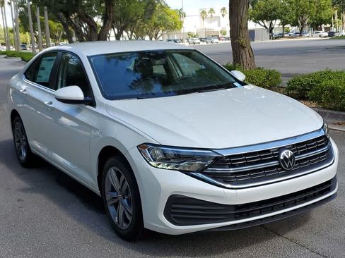 Used 2023 Volkswagen Jetta SE FWD image 11
