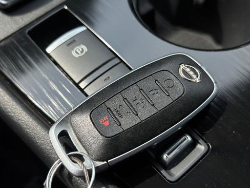 Used 2025 Nissan Rogue SV FWD image 21