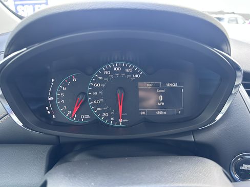 Used 2022 Chevrolet Trax LT w/ LT Convenience Package image 16