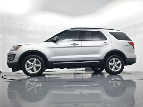 Used 2017 Ford Explorer XLT w/ Equipment Group 202A image 39