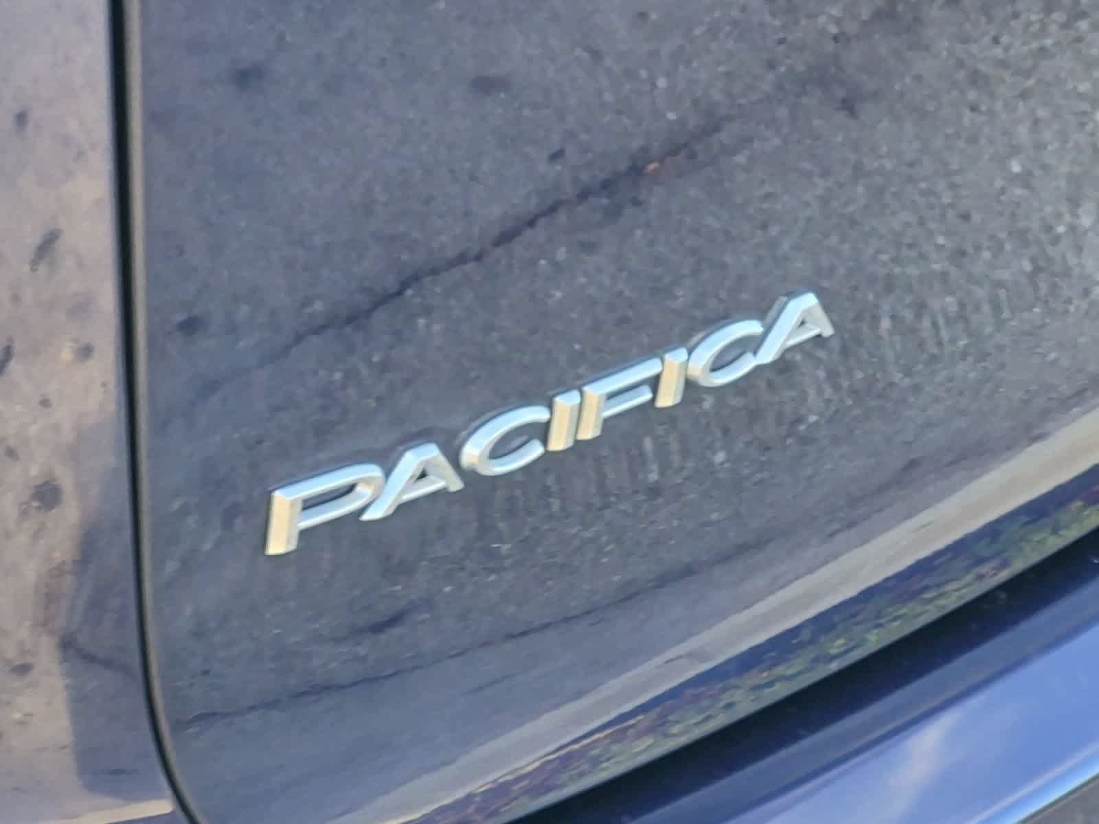 Used 2020 Chrysler Pacifica Touring-L w/ Advanced Safetytec Group FWD image 13
