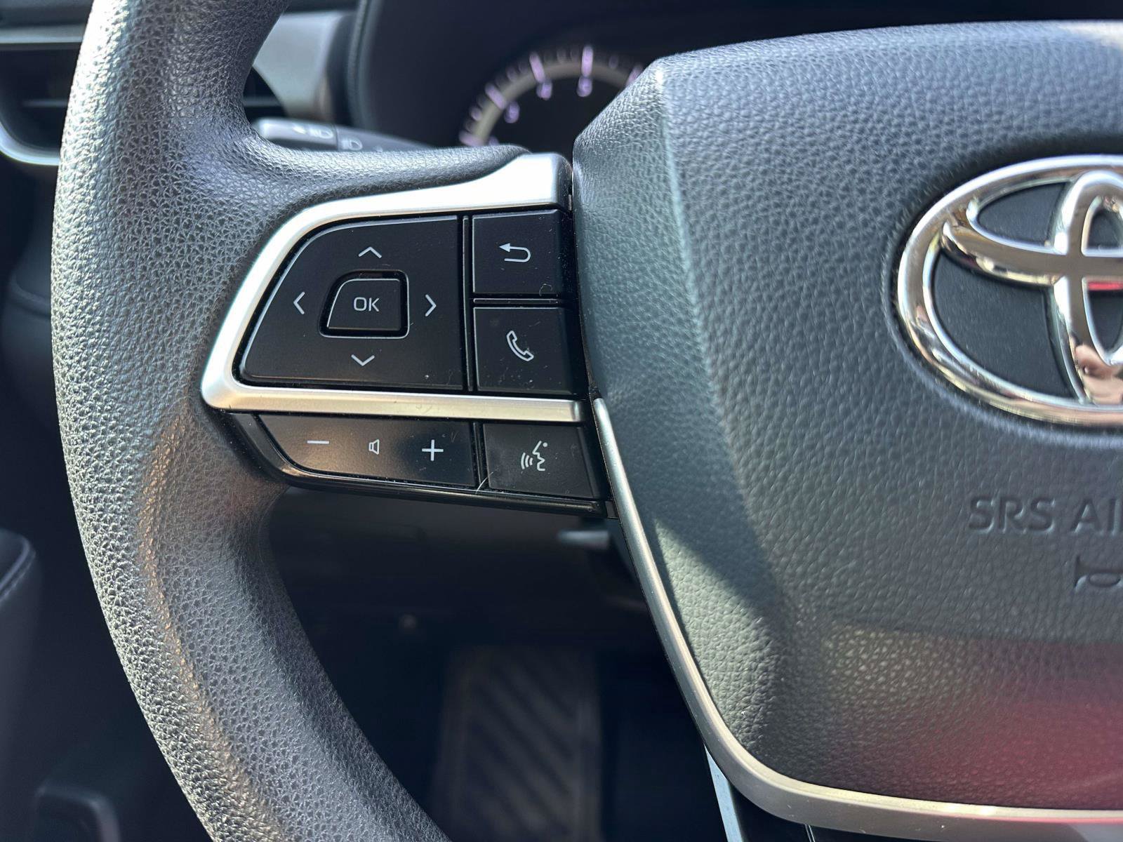 Used 2022 Toyota Highlander L FWD image 12