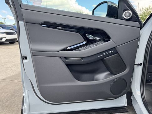 Used 2025 Land Rover Range Rover Evoque S image 19