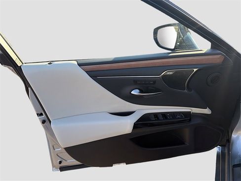 New 2025 Lexus ES 350 Ultra Luxury image 21