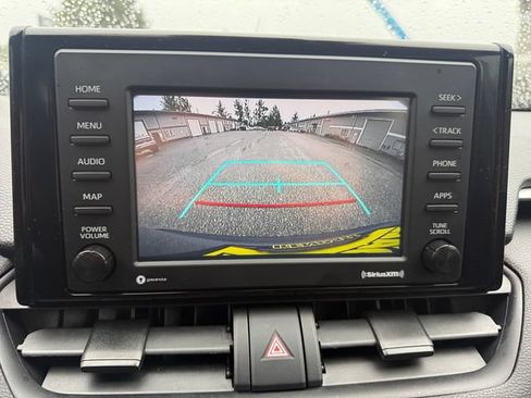 Used 2021 Toyota RAV4 XLE w/ XLE Grade Weather Package AWD/4WD image 16