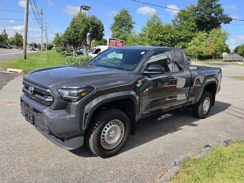 Used 2025 Toyota Tacoma SR AWD/4WD image 8