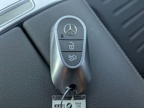 Used 2026 Mercedes-Benz GLC 300 image 35