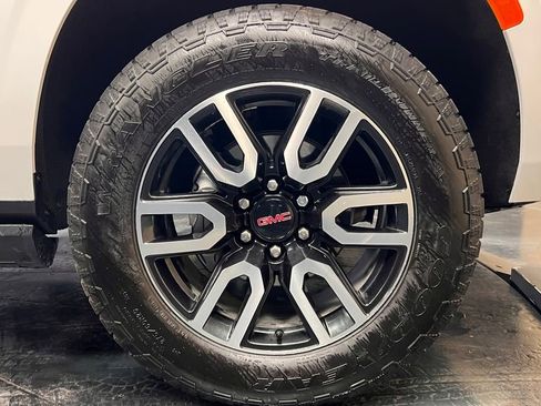 Used 2024 GMC Yukon XL AT4 w/ AT4 Premium Plus Package AWD/4WD image 24