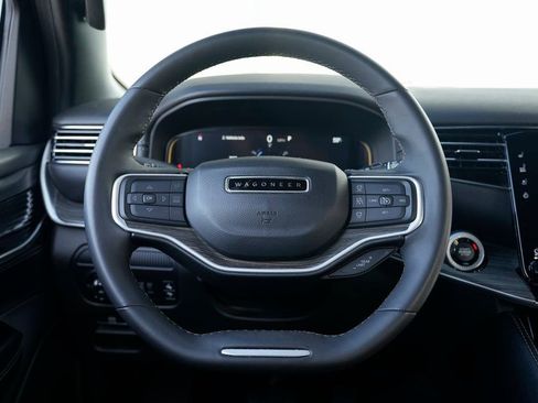 Used 2023 Jeep Wagoneer L Series II image 43
