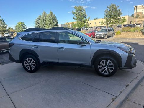 Used 2023 Subaru Outback Premium AWD/4WD image 5