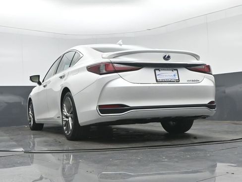 Used 2020 Lexus ES 300h w/ Accessory Package FWD image 56