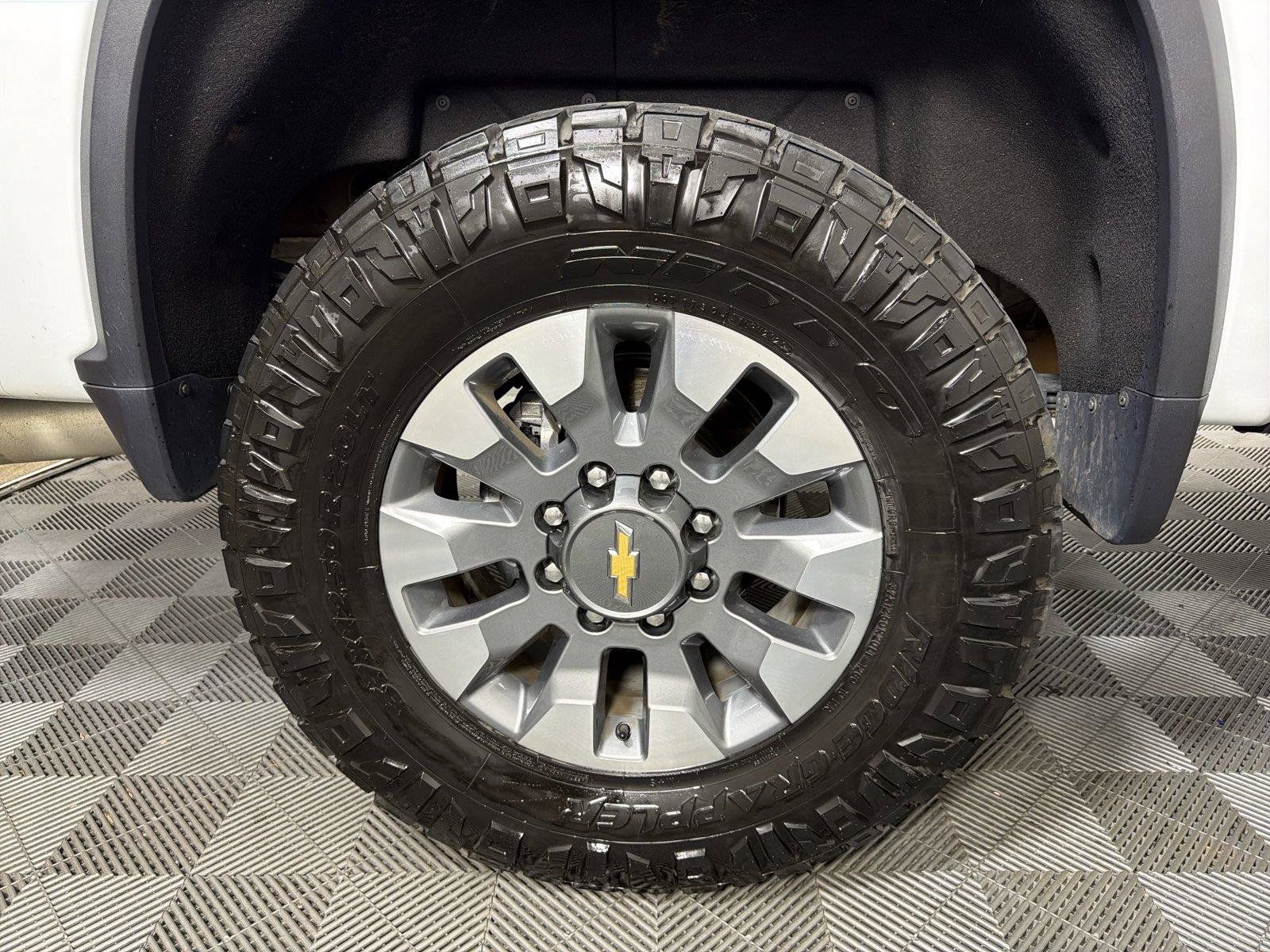 Used 2024 Chevrolet Silverado 2500 LT AWD/4WD image 15