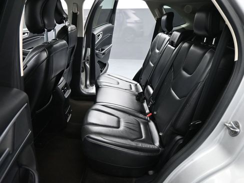 Certified 2018 Ford Edge Titanium image 19
