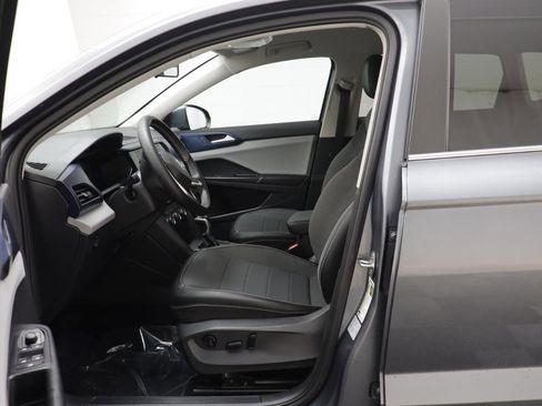 Used 2022 Volkswagen Taos SE image 5