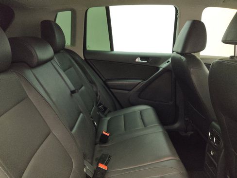Used 2015 Volkswagen Tiguan SE FWD image 19