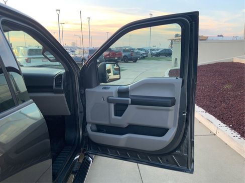 Used 2017 Ford F150 XLT w/ Equipment Group 302A Luxury image 22