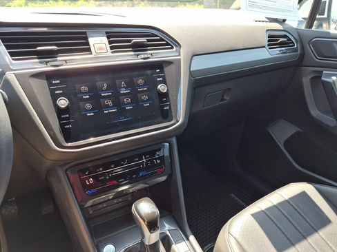 Used 2024 Volkswagen Tiguan SE FWD image 22