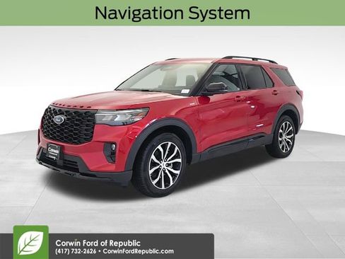 Certified 2025 Ford Explorer ST-Line AWD/4WD image 3
