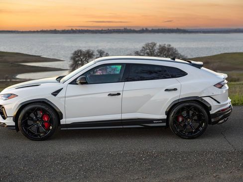 Used 2023 Lamborghini Urus Performante AWD/4WD image 10