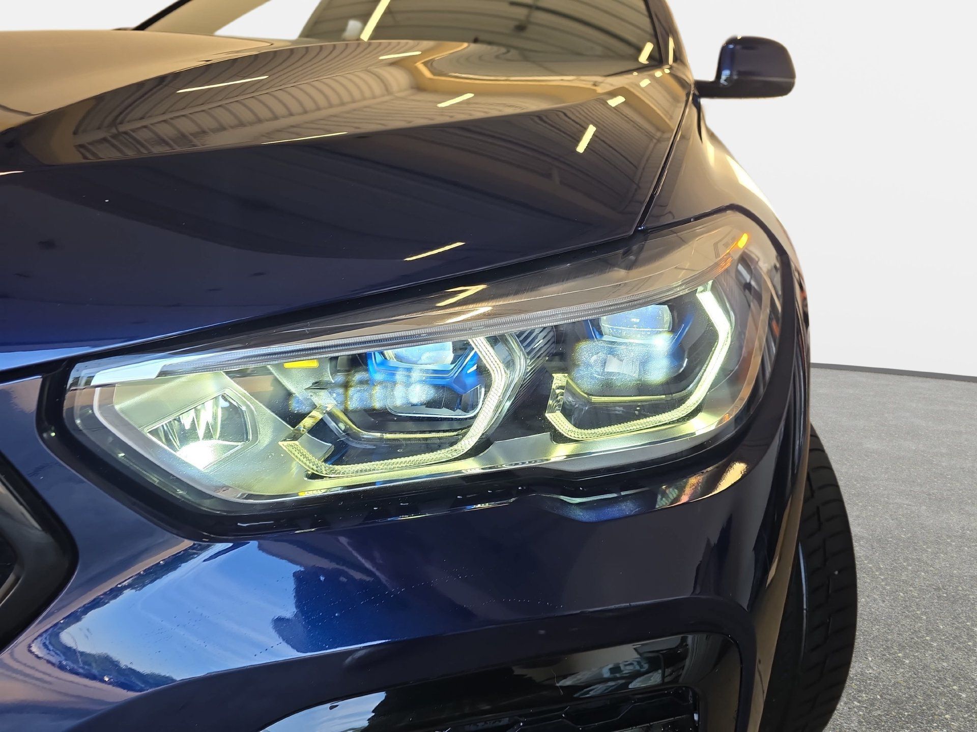 Used 2022 BMW X6 M50i w/ Executive Package AWD/4WD image 30