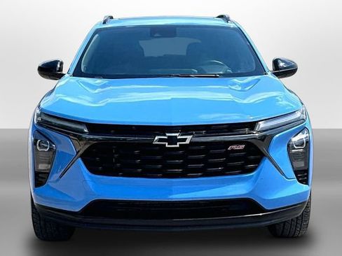 Used 2024 Chevrolet Trax RS w/ Sunroof Package FWD image 2