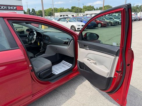 Used 2018 Hyundai Elantra SEL FWD image 9