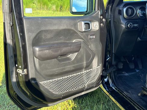 Used 2019 Jeep Wrangler Unlimited Sport S image 17