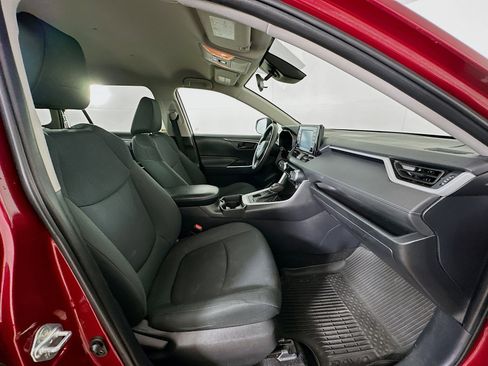 Used 2021 Toyota RAV4 LE image 29