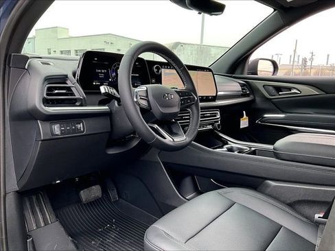 New 2026 Chevrolet Traverse LT image 8