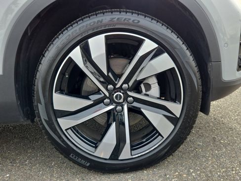 Certified 2025 Volvo XC40 B5 Plus w/ Climate Package image 10