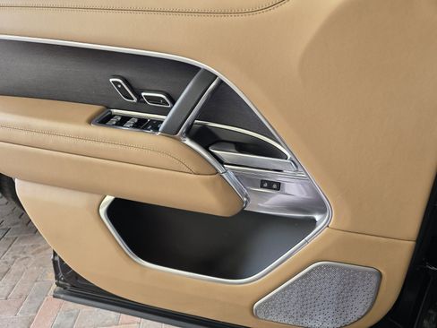 Used 2025 Land Rover Range Rover Autobiography image 24