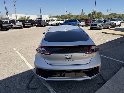 Used 2019 Hyundai Ioniq Electric FWD image 4