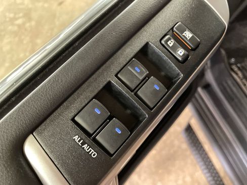 Certified 2019 Toyota 4Runner SR5 Premium AWD/4WD image 15