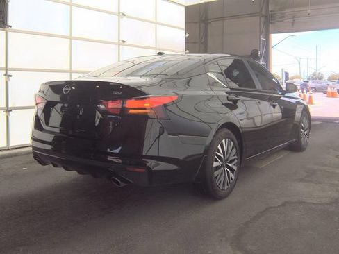 Used 2024 Nissan Altima 2.5 SV w/ SV Premium Package FWD image 10