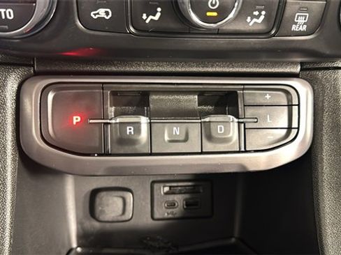 Used 2023 GMC Acadia AT4 image 30