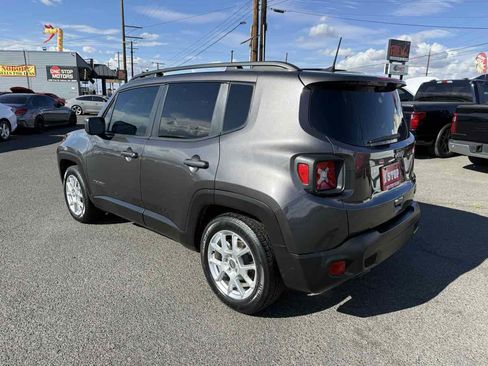 Used 2019 Jeep Renegade Latitude FWD image 5