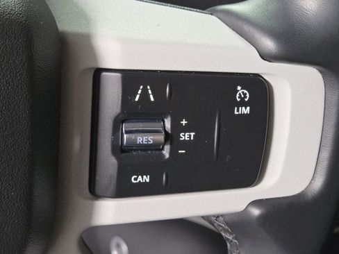 Used 2023 Land Rover Defender 110 SE image 27