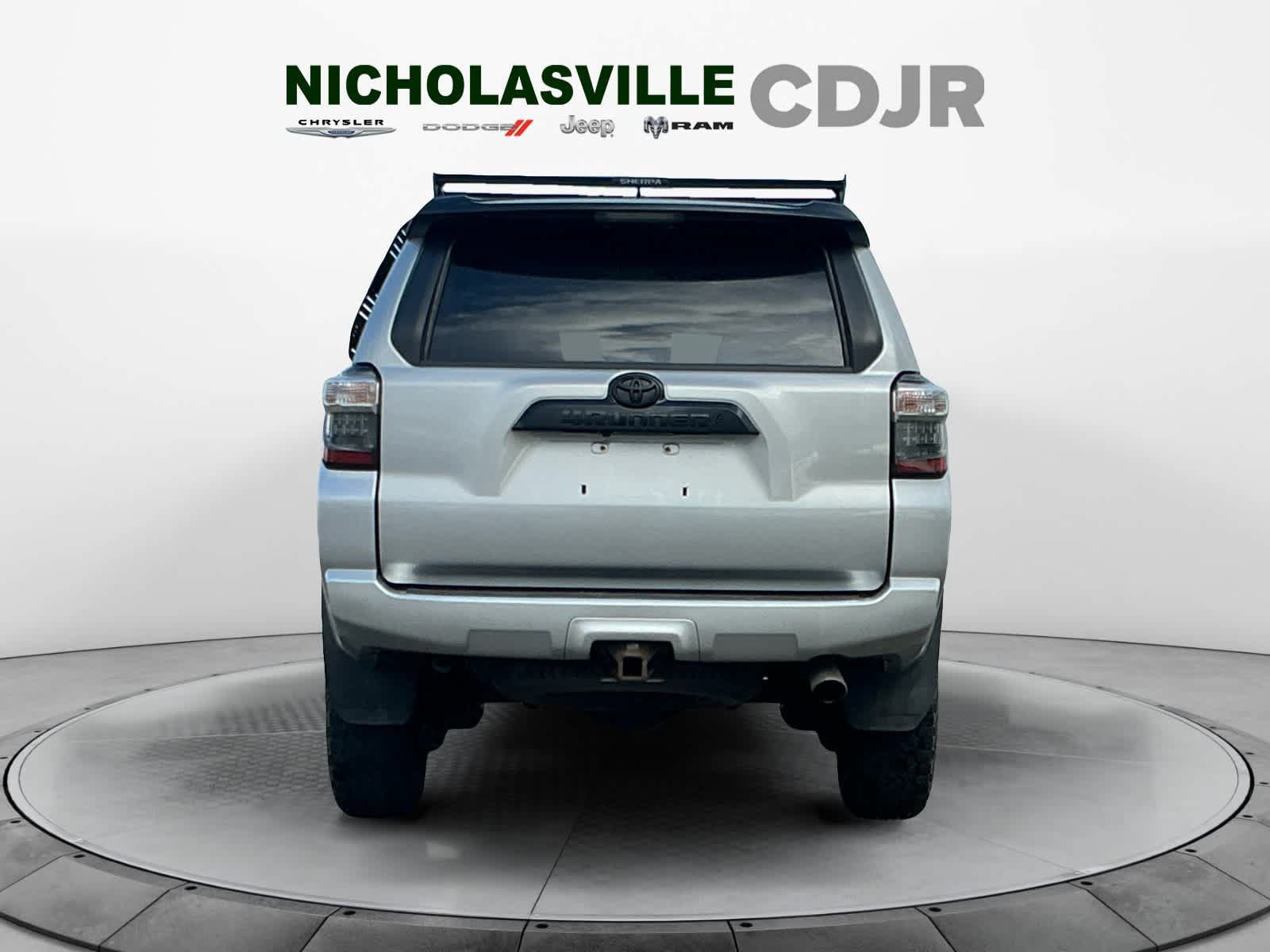 Used 2021 Toyota 4Runner Venture w/ Moonroof Package AWD/4WD image 4