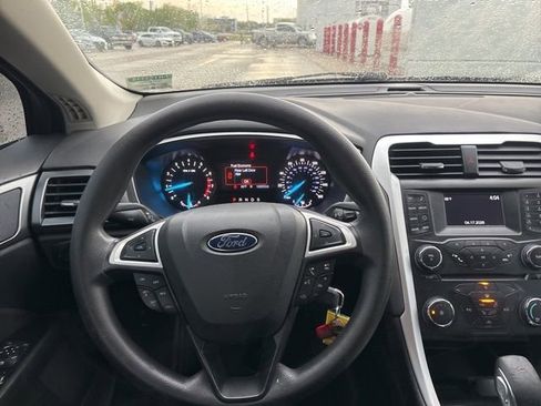 Used 2015 Ford Fusion SE FWD image 11