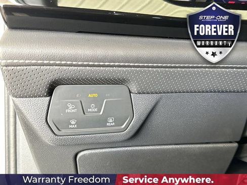 Used 2025 Volkswagen Atlas Cross Sport SE FWD image 19