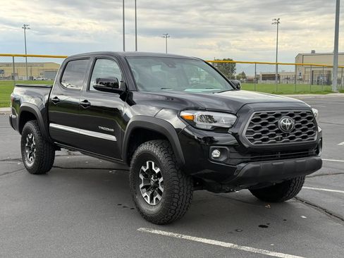 Used 2023 Toyota Tacoma TRD Off-Road w/ TRD Premium Off Road Package AWD/4WD image 11
