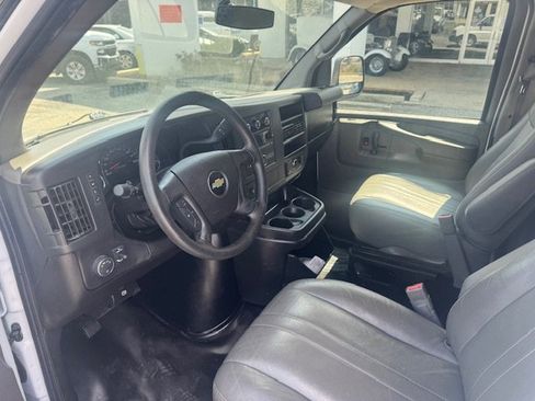 Used 2015 Chevrolet Express 2500 image 8