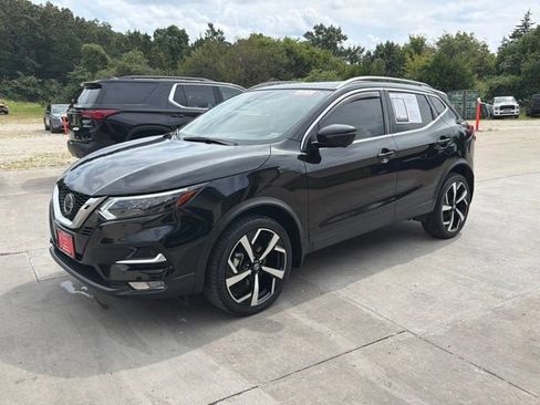 Used 2022 Nissan Rogue Sport SL w/ Premium Package FWD image 7