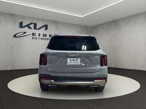 New 2026 Kia Sorento S image 4
