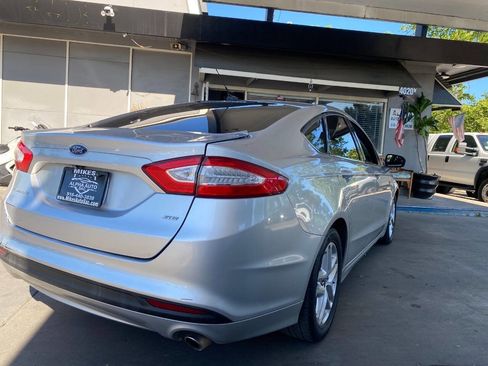 Used 2015 Ford Fusion SE FWD image 5